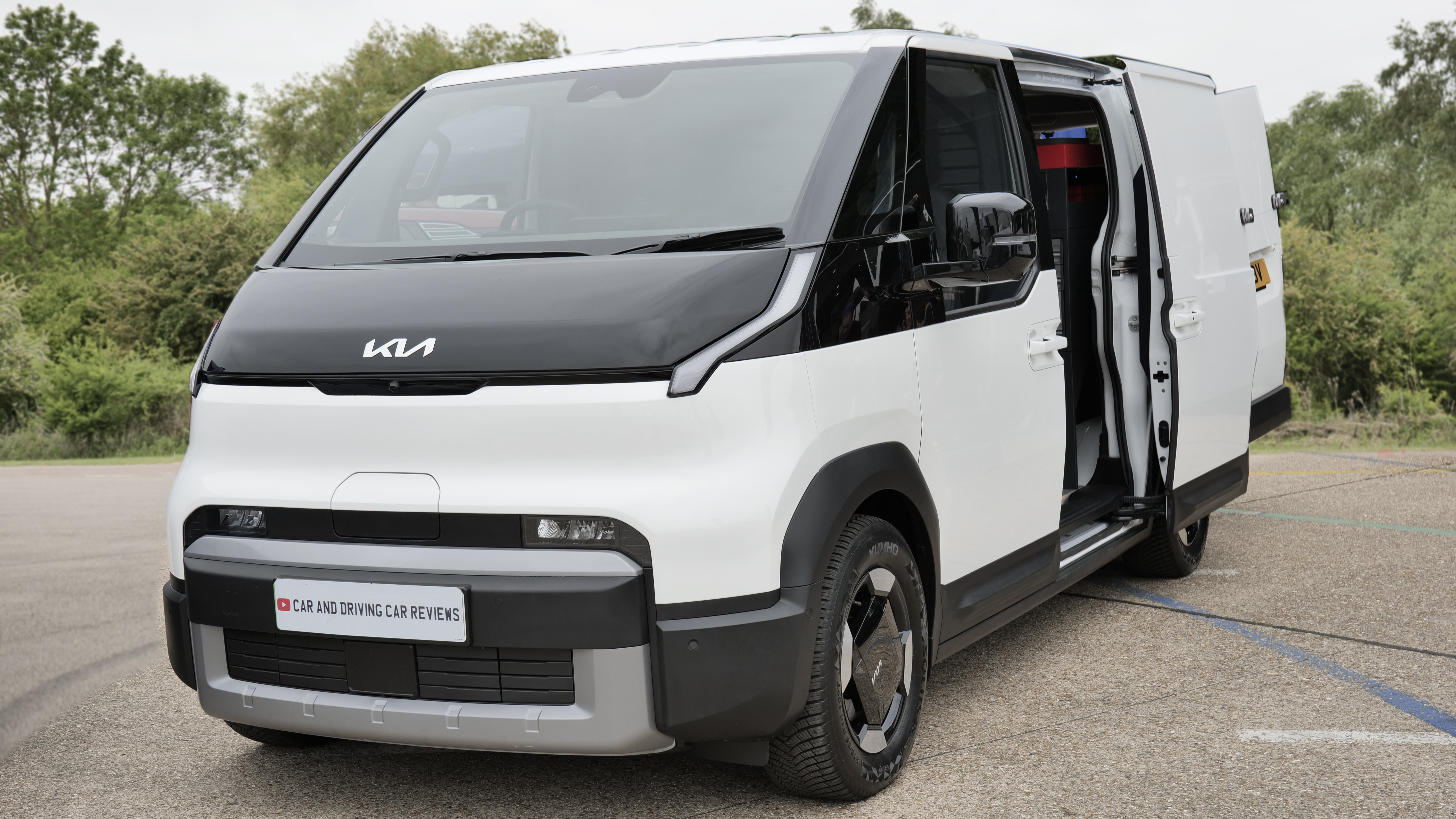 KIA PV5 CARGO L1 ELECTRIC 120kW Essential Long Range 71kWh H1 Van Auto